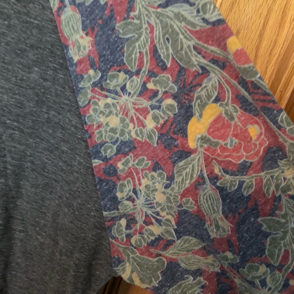 Lularoe Randy Tee - Picture 3 of 4
